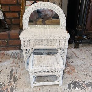 Vintage wicker vanity